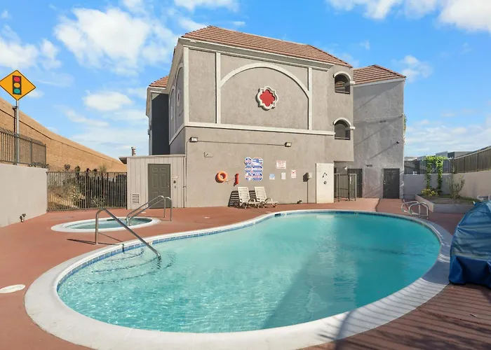 Ramada By Wyndham Ontario Airport & Convention Center